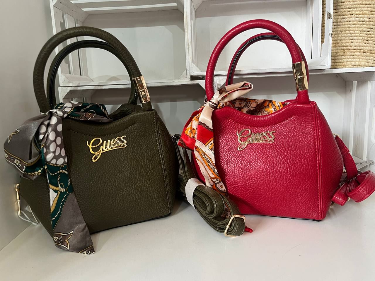 Bolso Bombonera Guess - Imagen 3