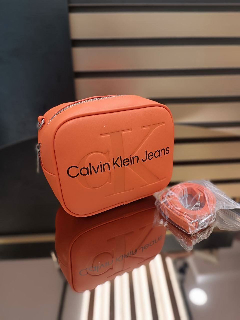 Bolso Calvin Klein relieve - Imagen 4