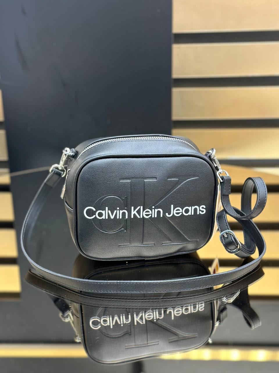 Bolso Calvin Klein relieve - Imagen 6