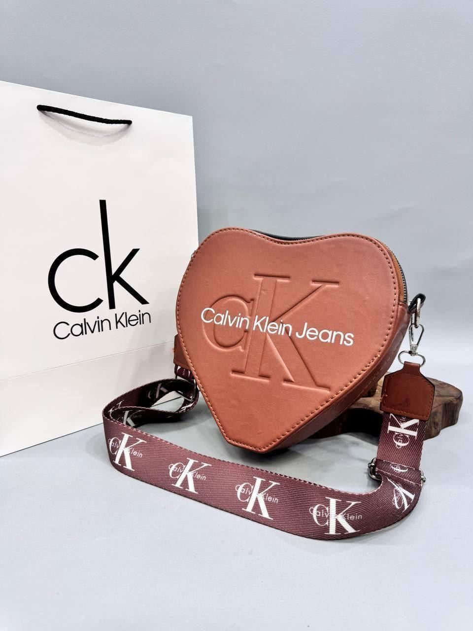 Bolso corazón Calvin Klein - Imagen 2