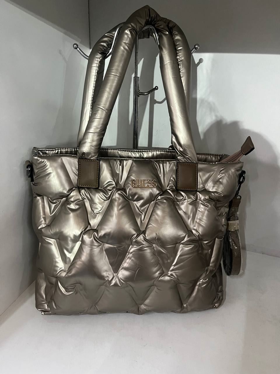 Bolso Guess acolchado - Imagen 4