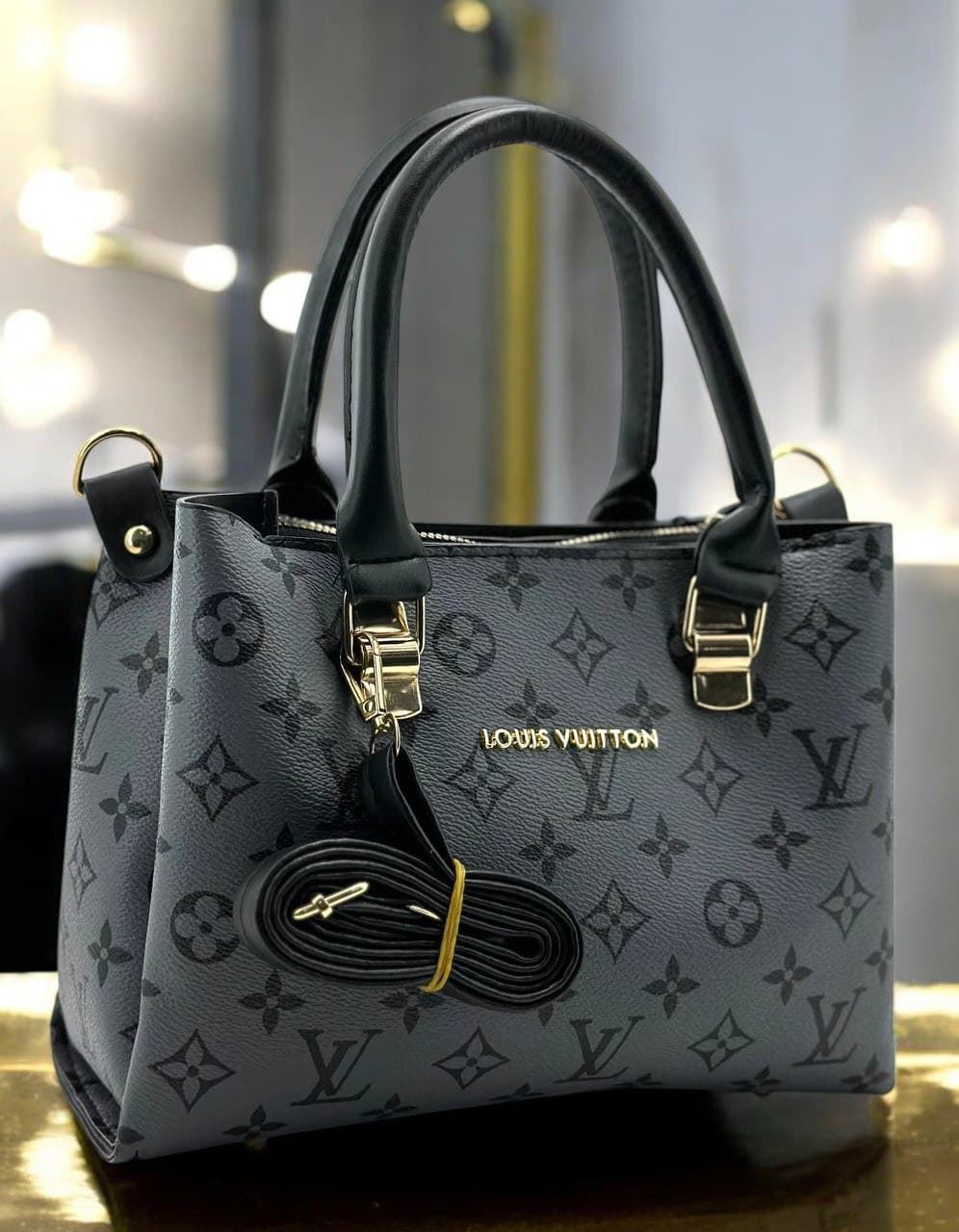 Bolso Louis Vuitton - Imagen 1