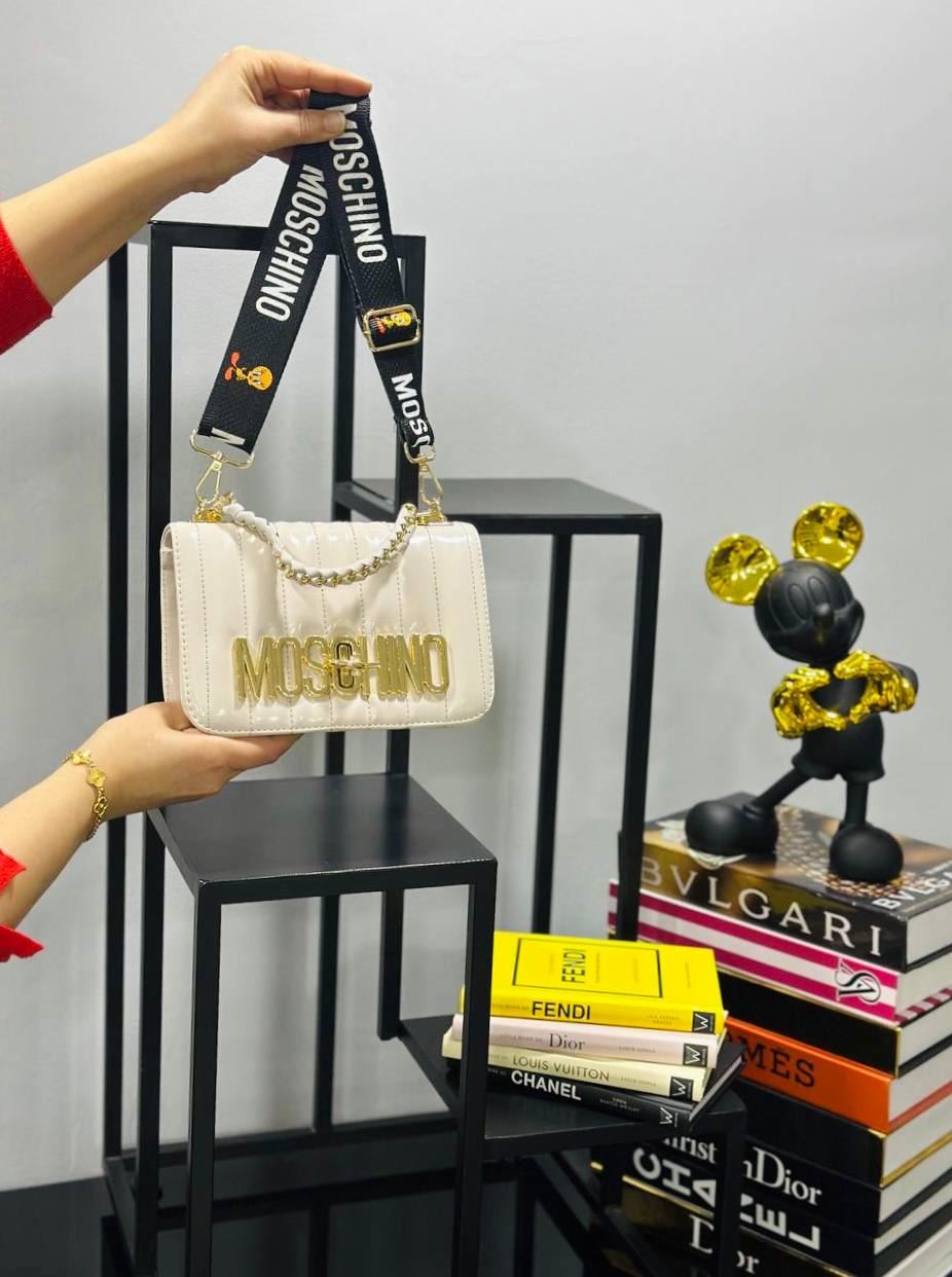 Bolso Moschino charol - Imagen 1