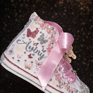 Bota Converse personalizada mariposas y perlas niña - Imagen 1