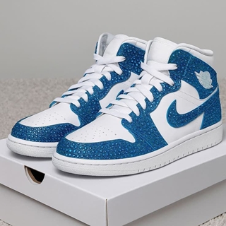 Bota Jordan Mid 1 con cristales personalizados - Imagen 1