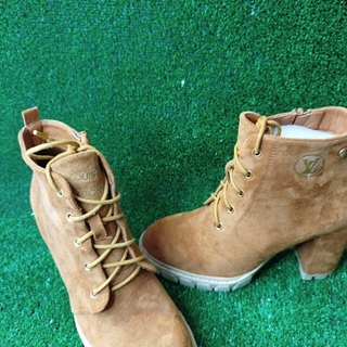 Bota Louis Vuitton oferta - Imagen 2
