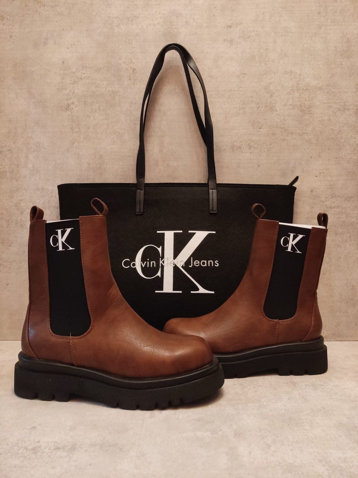 Botas y bolso Calvin Klein - Imagen 1