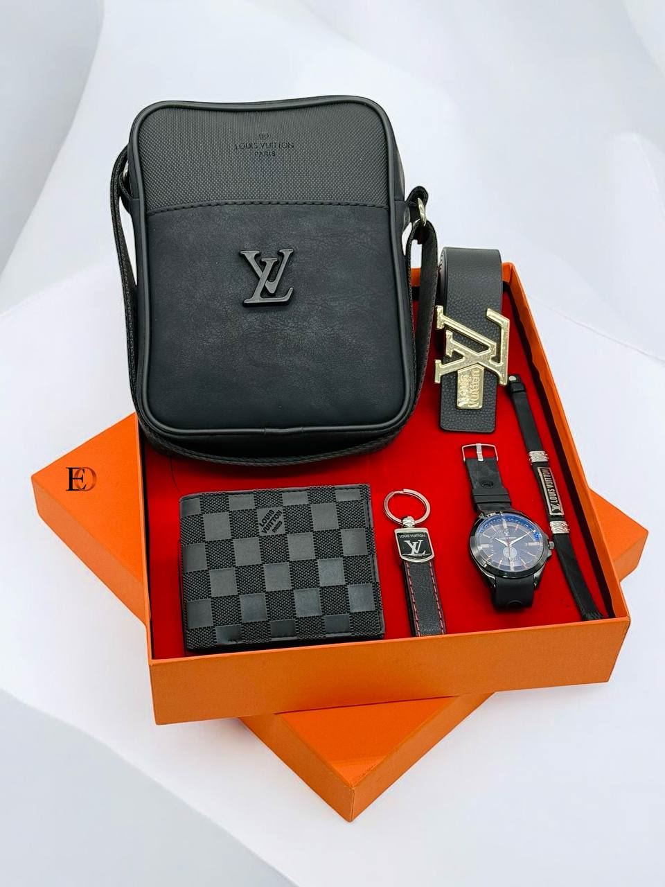 Caja complementos Louis Vuitton para chico - Imagen 1