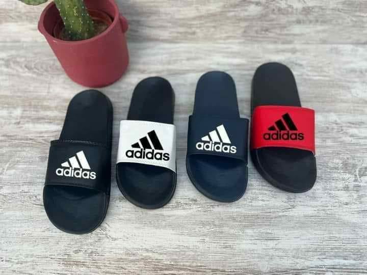 Chanclas Adidas acolchadas - Imagen 1