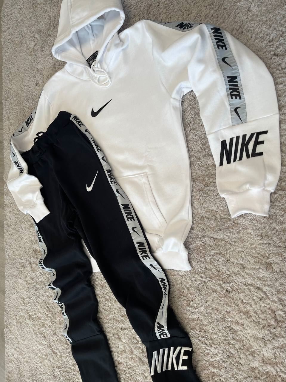 Chándal Nike bordado de hombre y mujer - Imagen 1