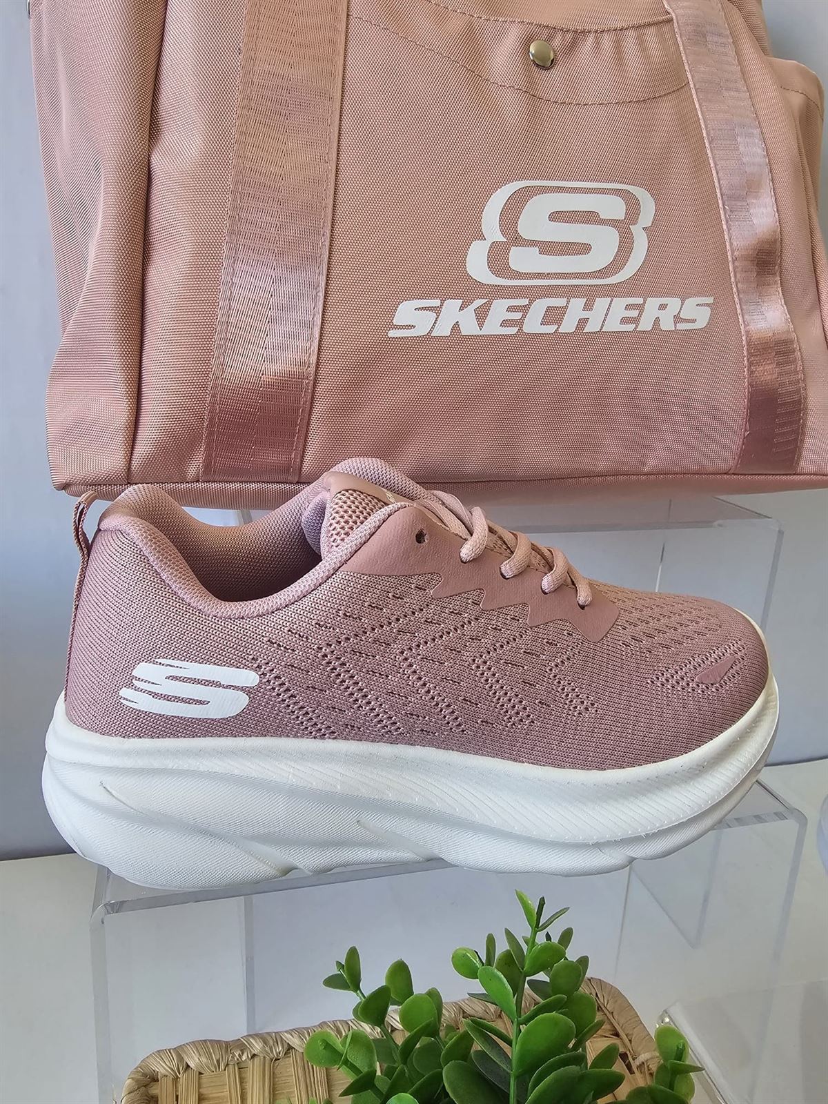 Conjunto bolso y zapatillas Skechers - Imagen 2