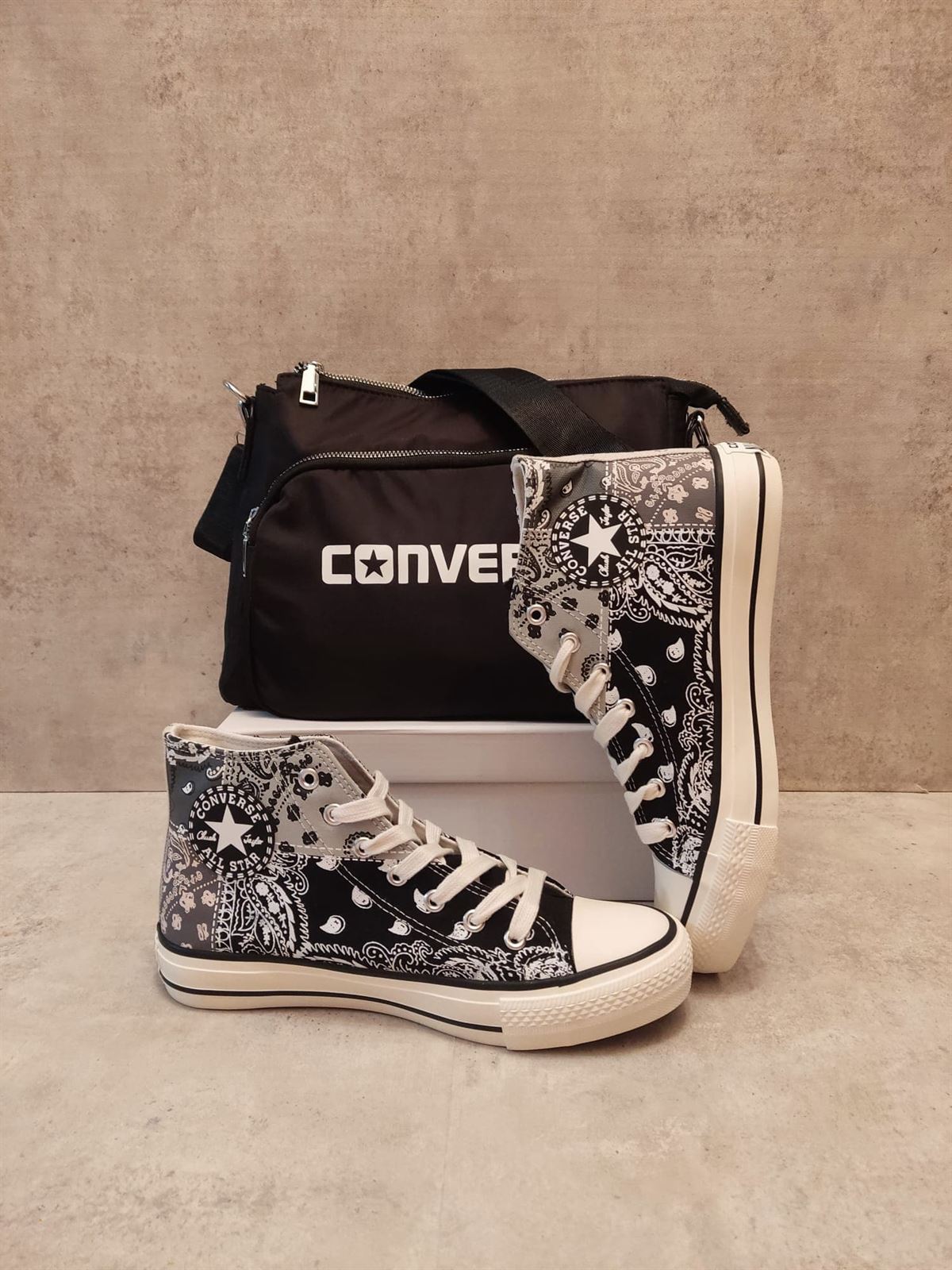 Conjunto bota Converse y bolso a juego - Imagen 1