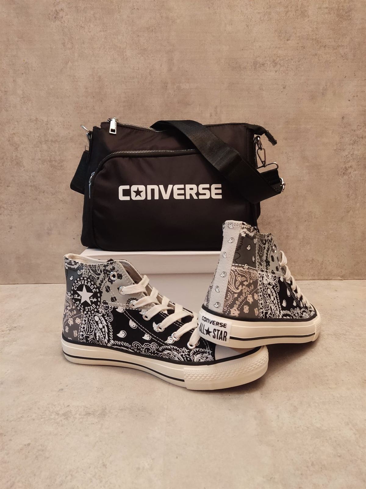 Conjunto bota Converse y bolso a juego - Imagen 2