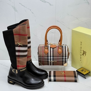 Conjunto botas altas bolso y cartera Burberry - Imagen 2