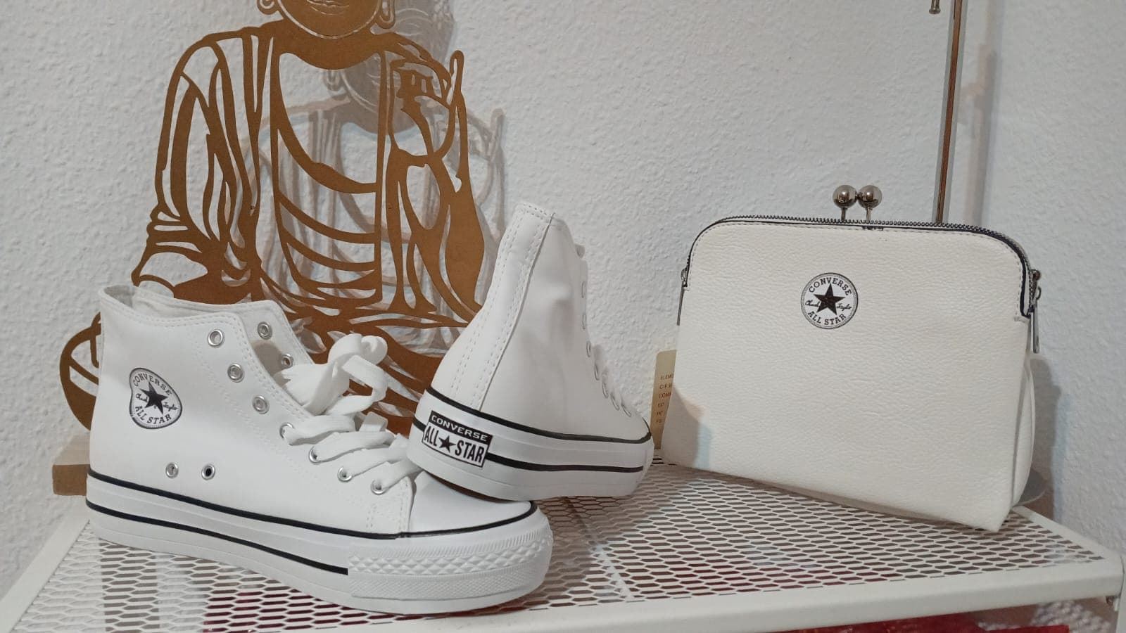 Conjunto botas Converse y bolso a juego - Imagen 1