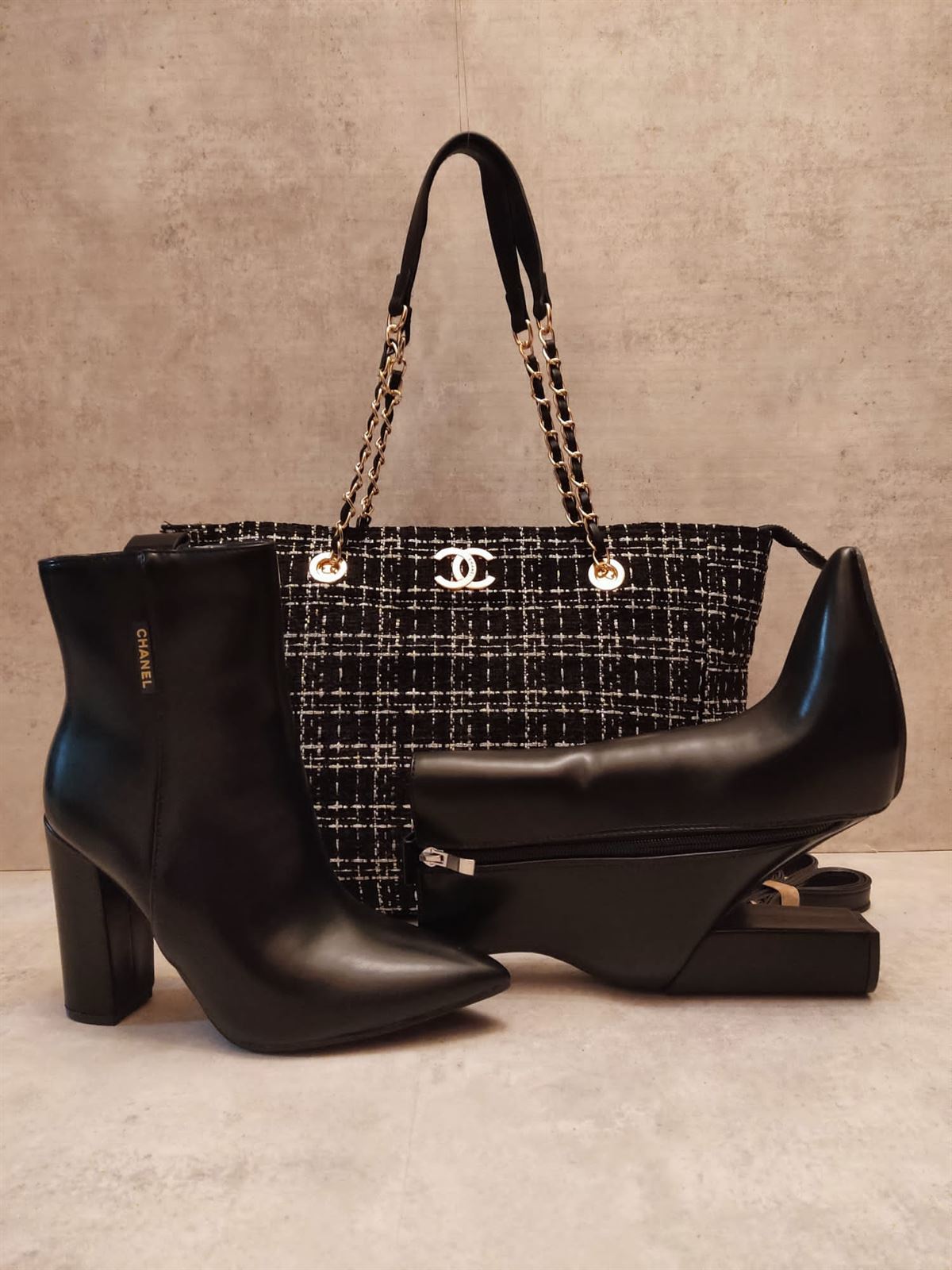 Conjunto botas y bolso Chanel - Imagen 1