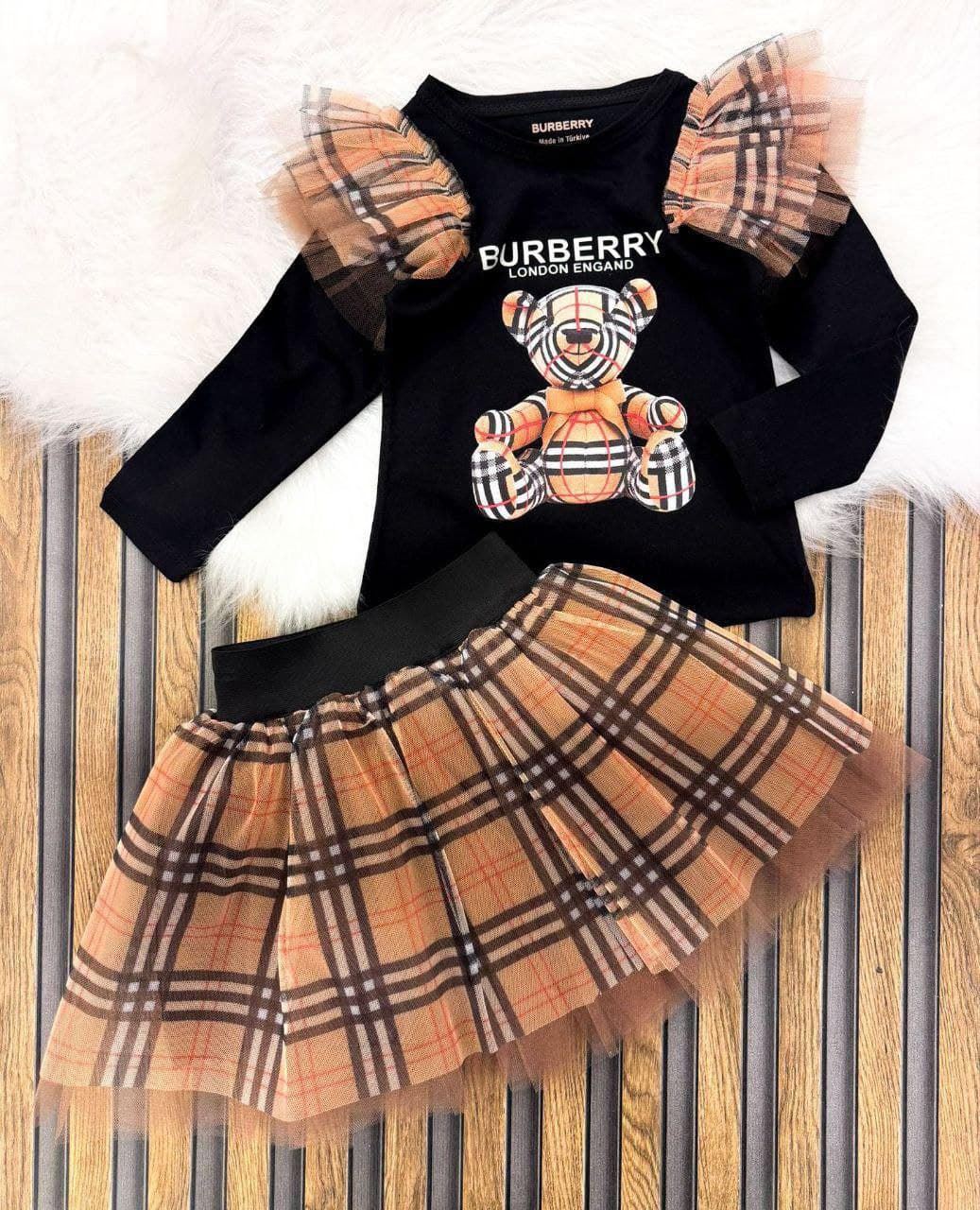 Conjunto camiseta y falda Burberry - Imagen 1