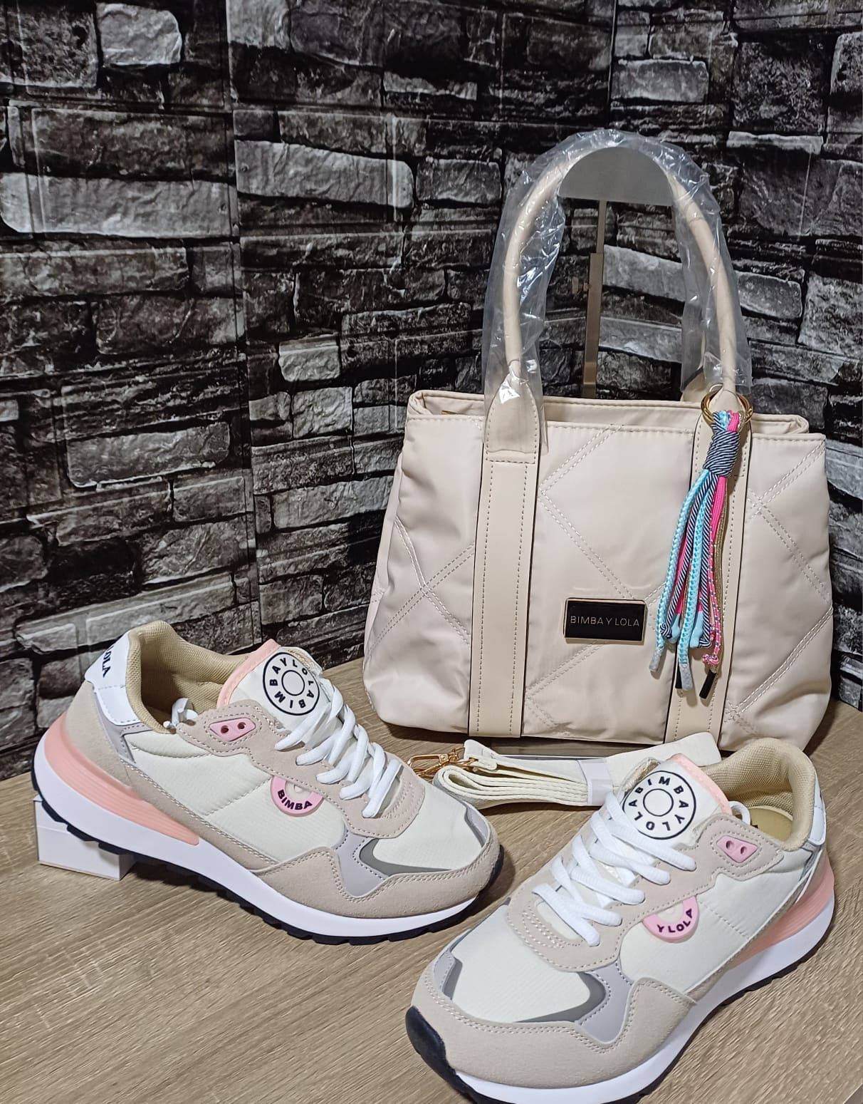 Conjunto de zapatillas y bolso  Bimba y Lola - Imagen 1