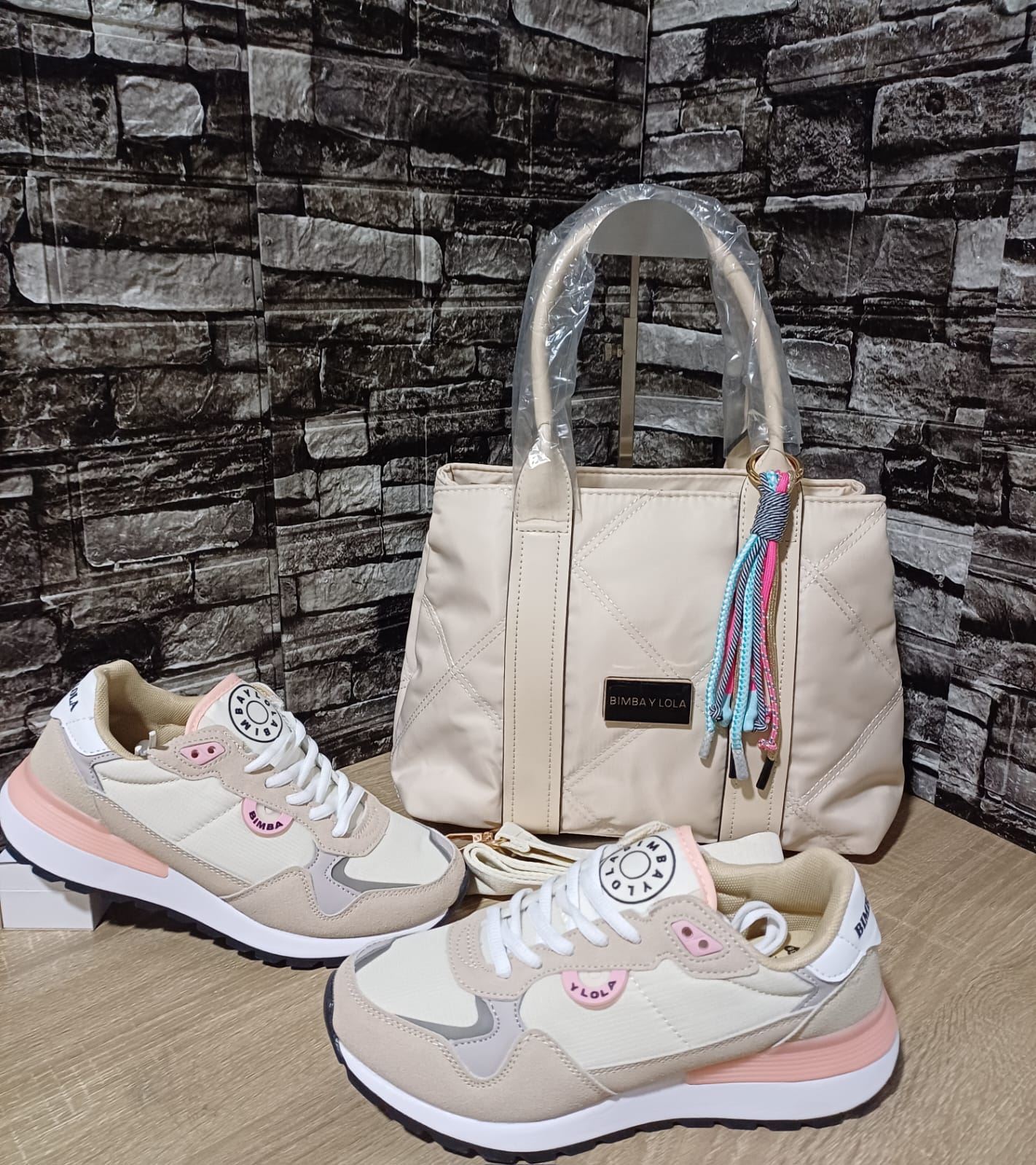 Conjunto de zapatillas y bolso  Bimba y Lola - Imagen 2