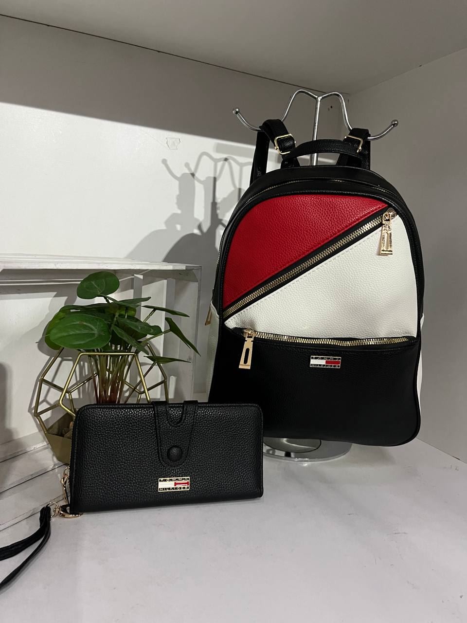 Conjunto mochila y cartera Tommy Hilfiger - Imagen 3