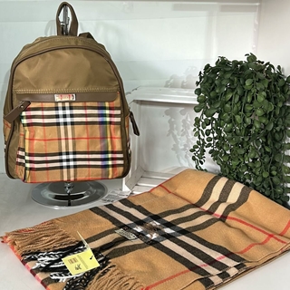 Conjunto mochila y pañuelo Burberry - Imagen 2