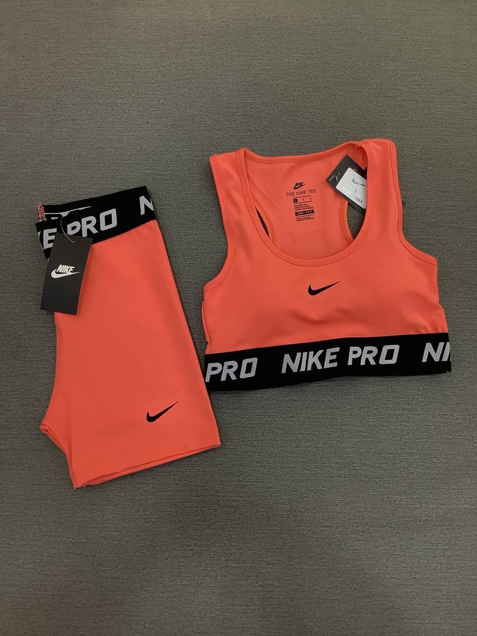 Conjunto top y pantalón corto nike - Imagen 4