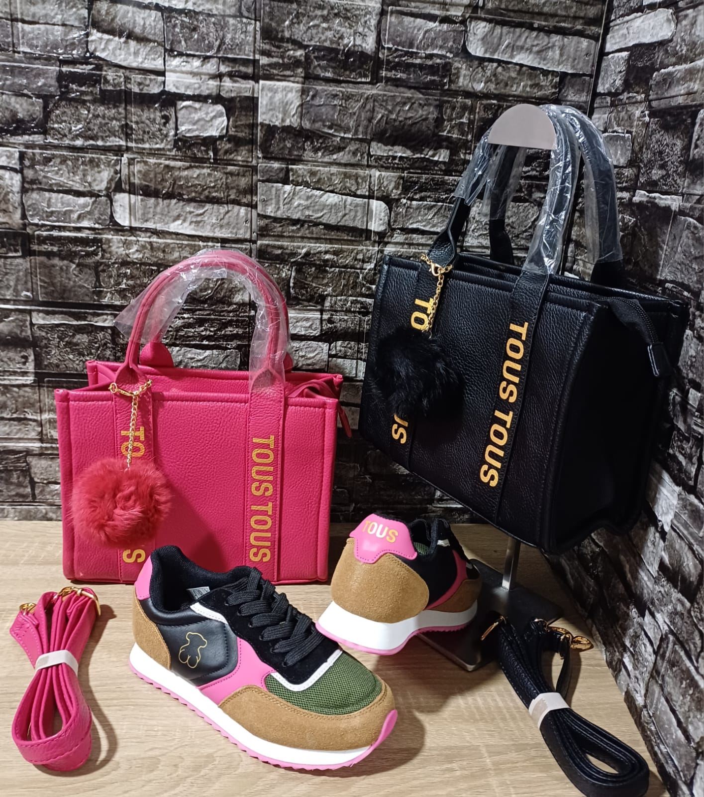 Conjunto Tous de zapatillas y bolso - Imagen 2