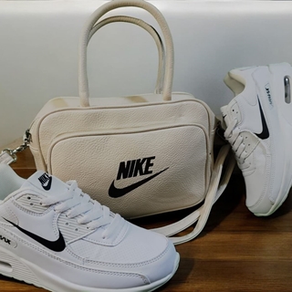 Conjunto zapatillas Air Max y bolso Nike - Imagen 1