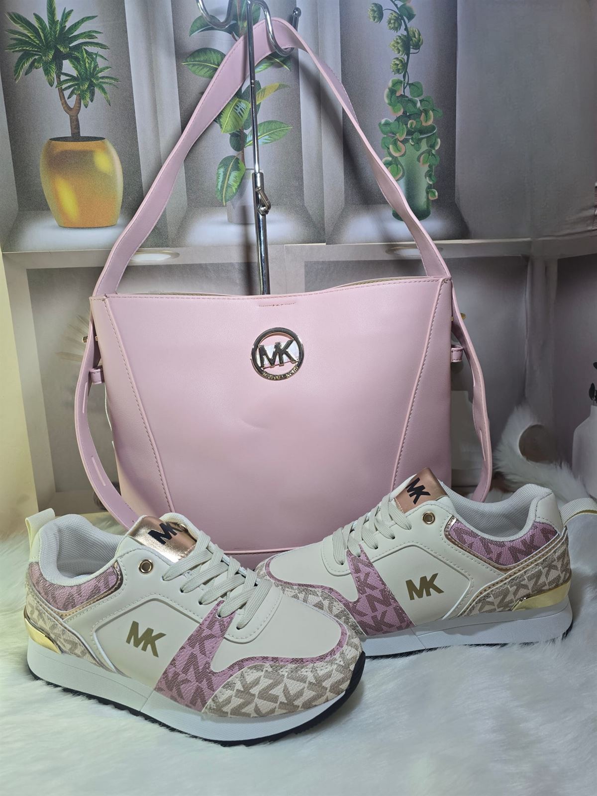 Conjunto zapatillas y bolso Michael Kors - Imagen 1