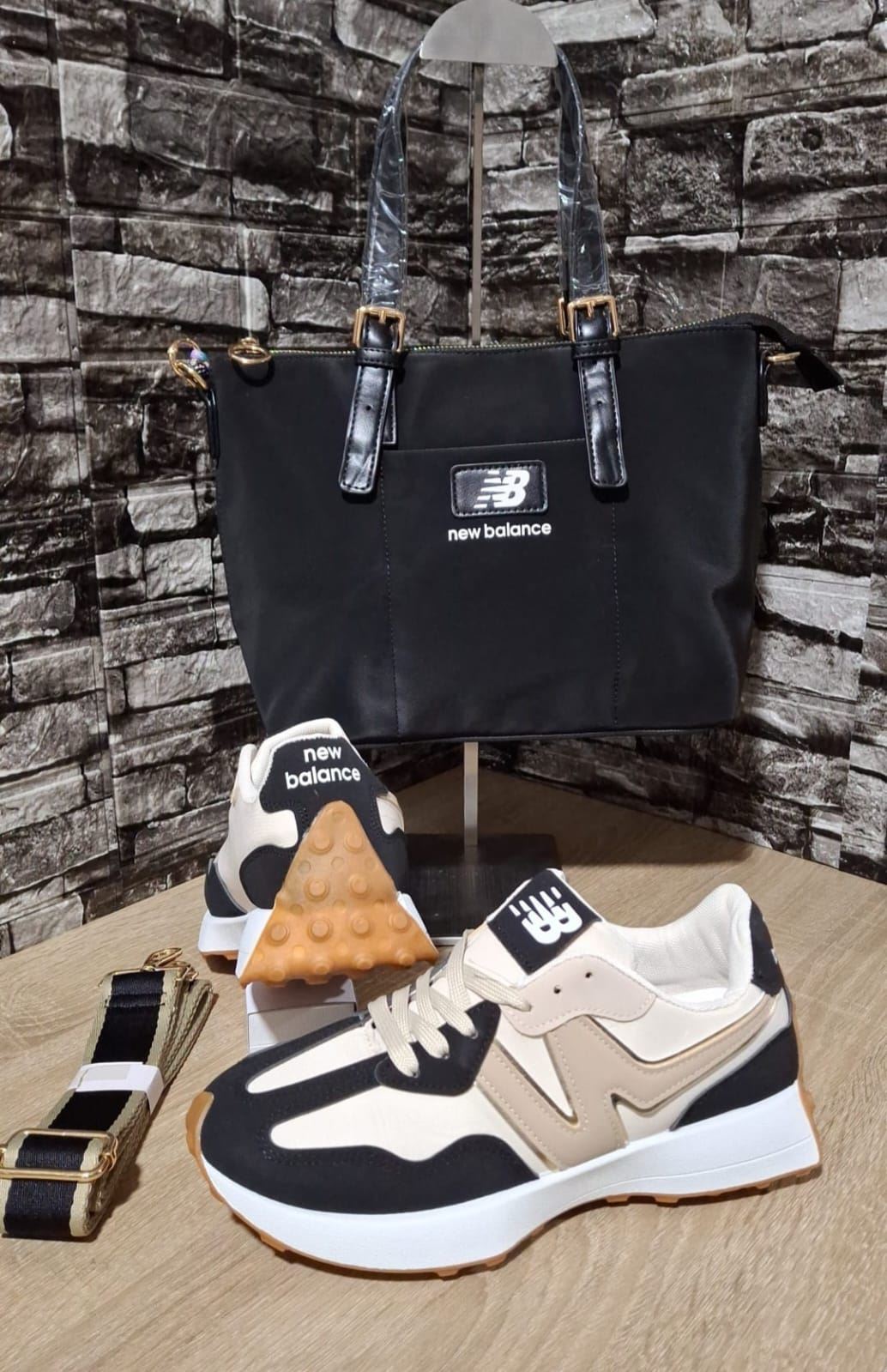 Conjunto zapatillas y bolso New Balance - Imagen 1