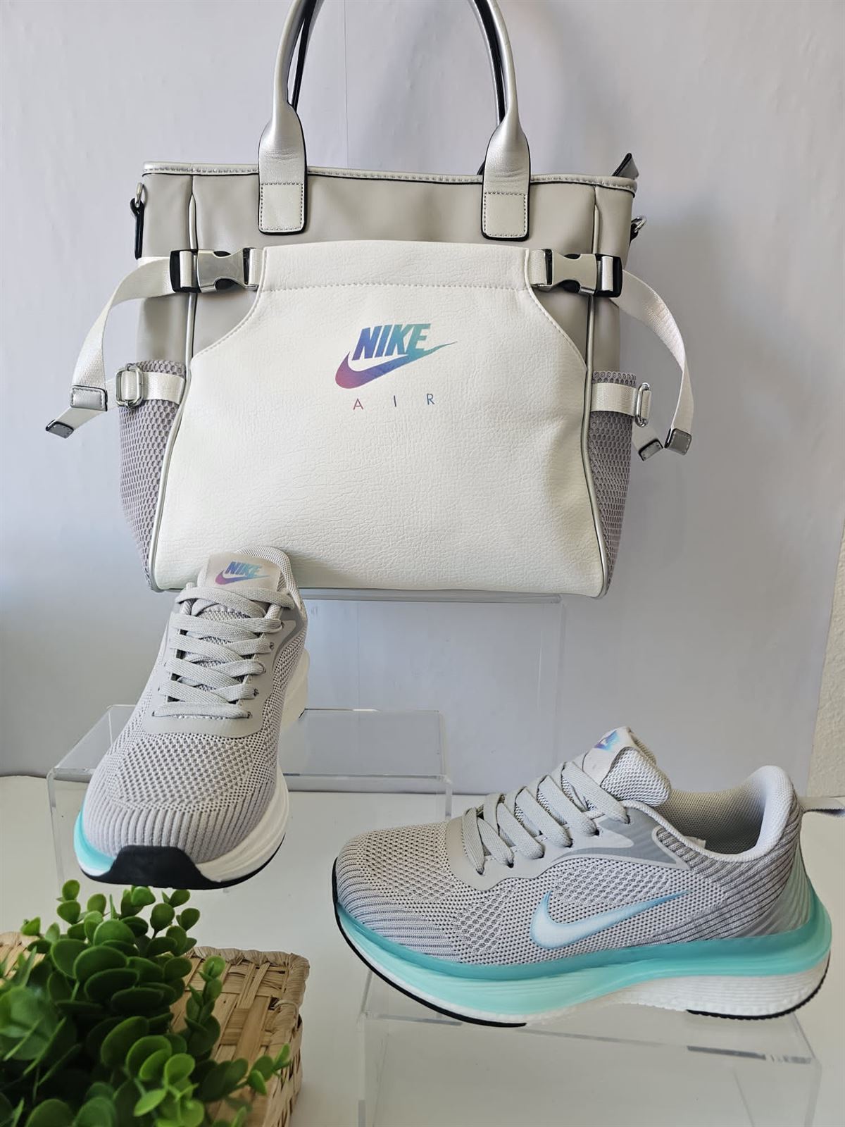 Conjunto zapatillas y bolso Nike - Imagen 1