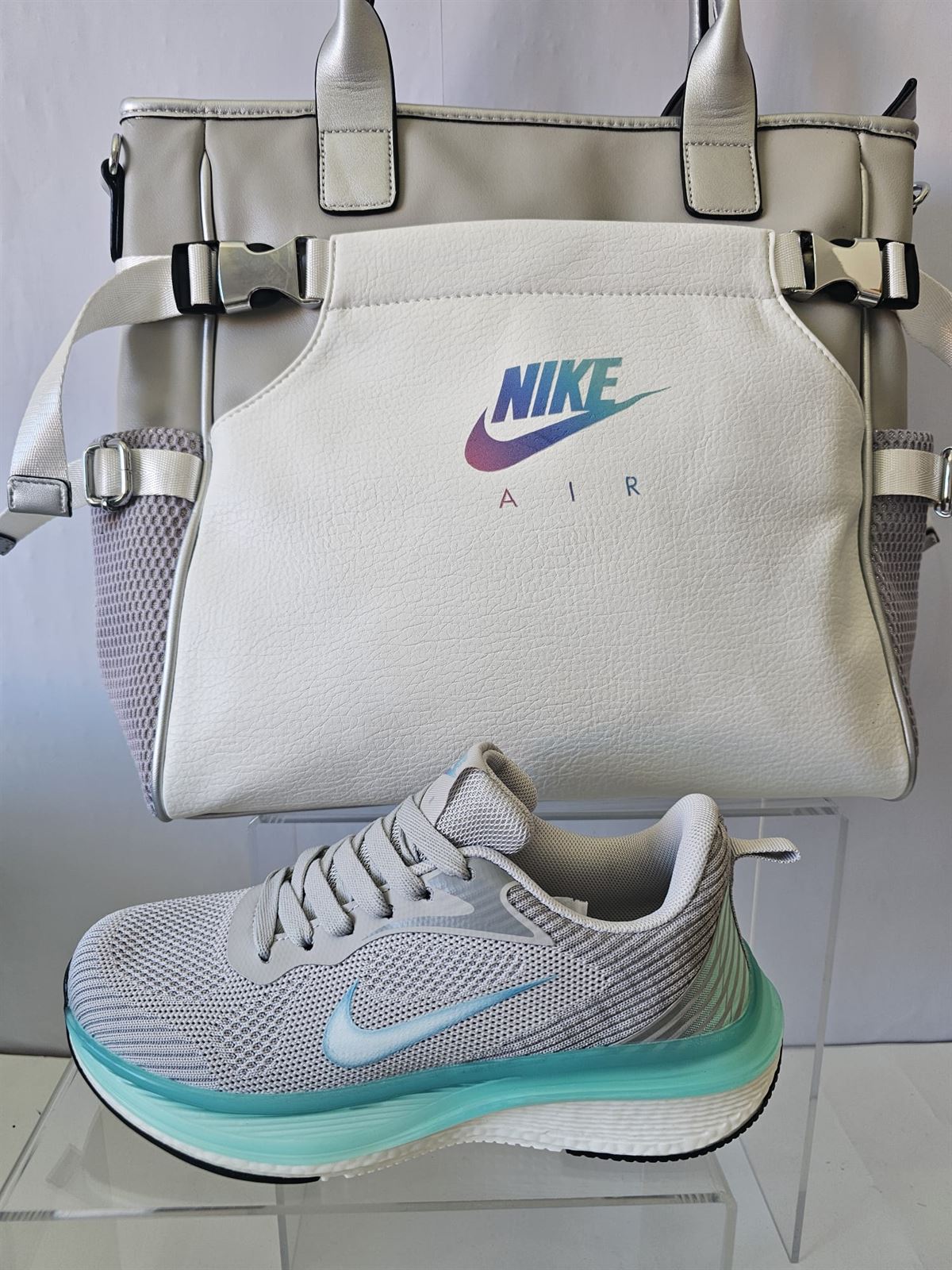 Conjunto zapatillas y bolso Nike - Imagen 2