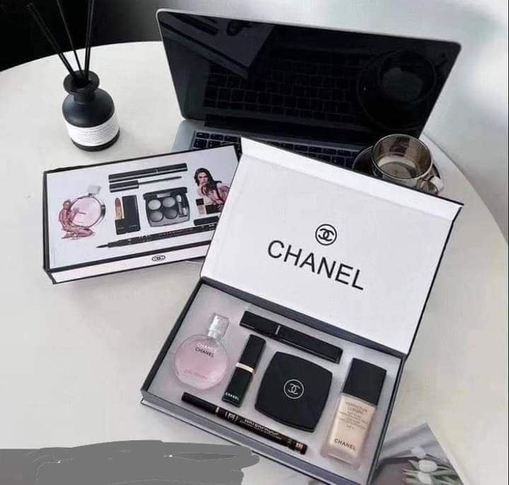 Estuche cosmética Chanel - Imagen 1