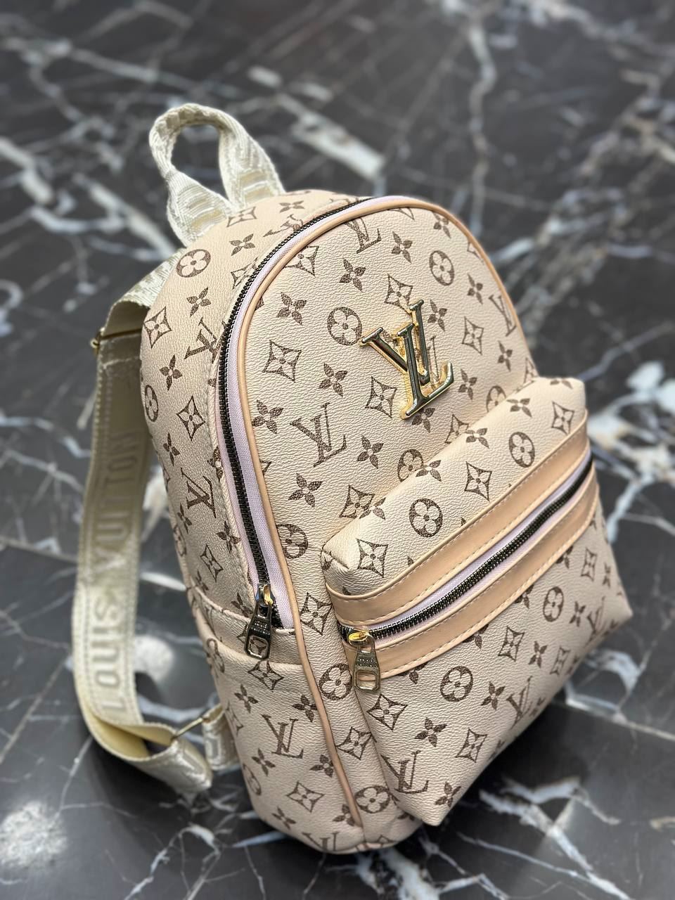 Mochila Louis Vuitton - Imagen 1