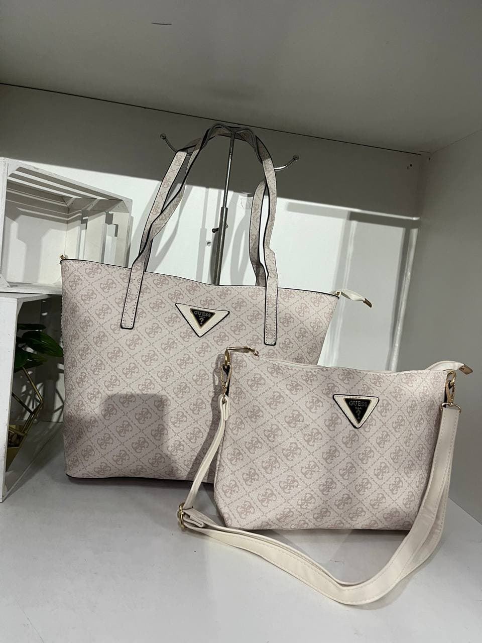 Set de bolsos Guess - Imagen 4