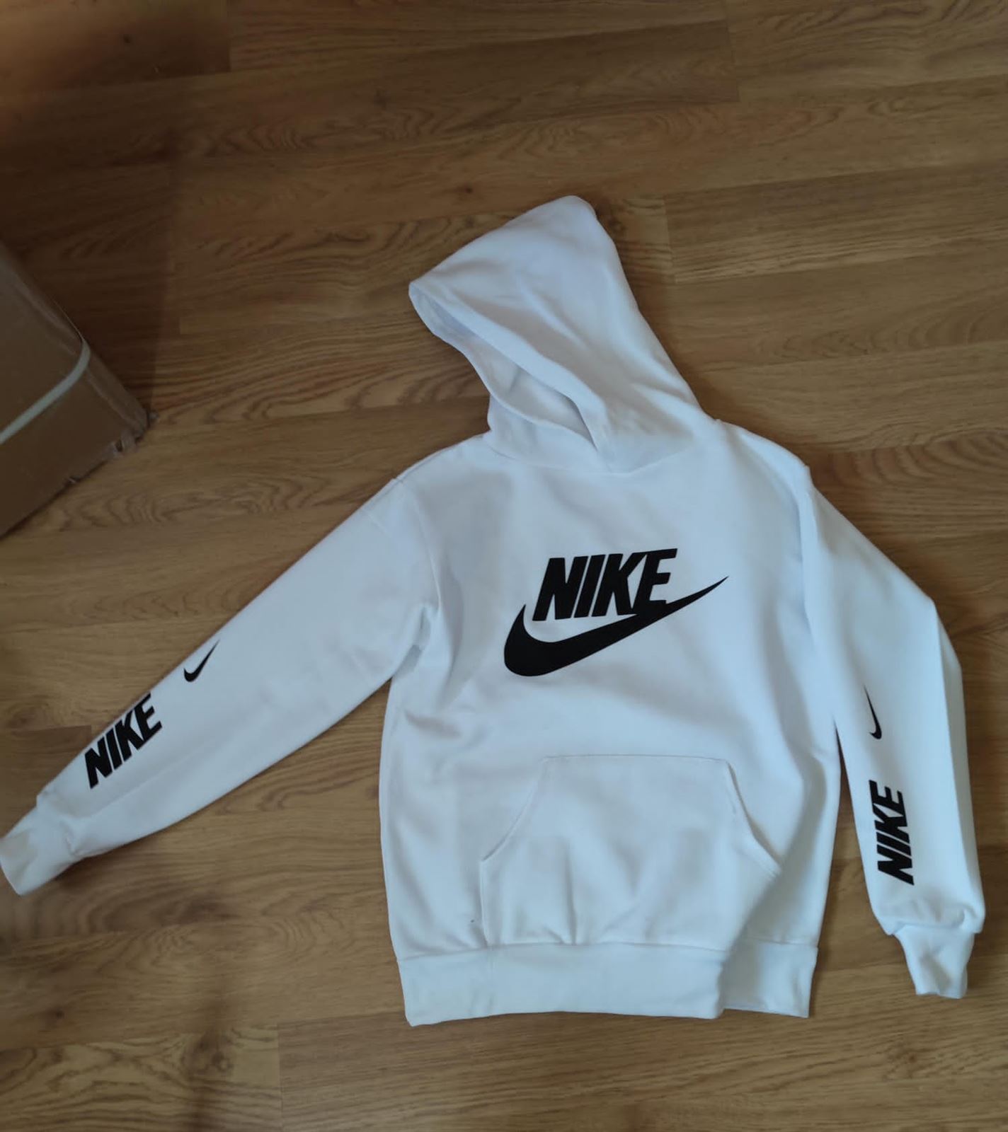 Sudadera Nike blanca