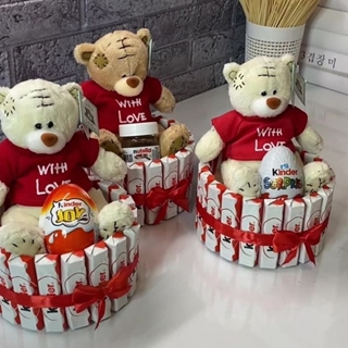 Tarta Kinder mini con osito para san Valentín - Imagen 1