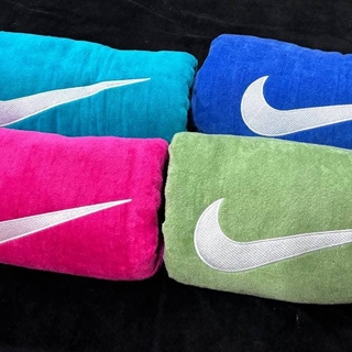 Toalla de playa con logo Nike - Imagen 1