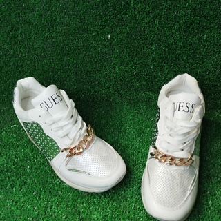 Zapatillas Guess liquidación oferta - Imagen 1